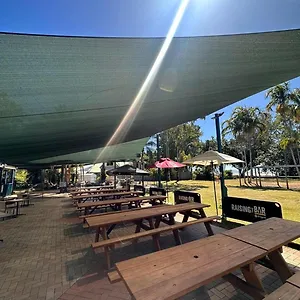 4* Holiday park Bushland Beach Tavern